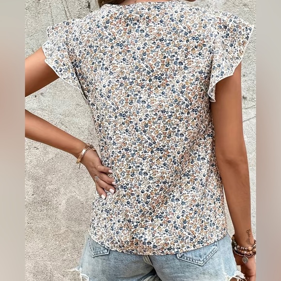 Women’s Floral Print Crew Neck T-shirt - Picture 3 of 3